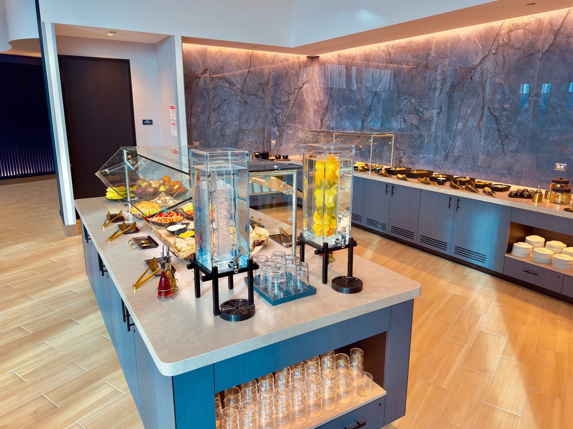 Chicago Business Lounge dining area - cold drinks and snacks