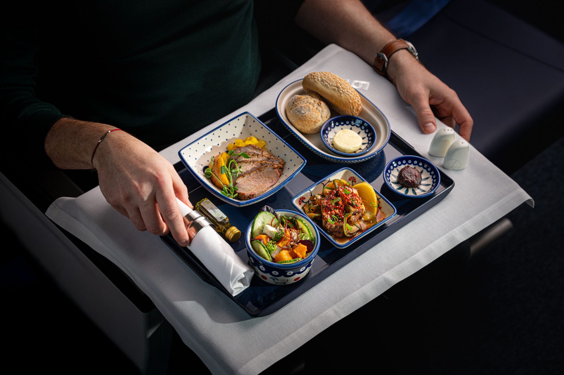 LOT Business Class meal inspired by Japanese cuisine, served on stoneware prepared by Ceramika Bolesławiec