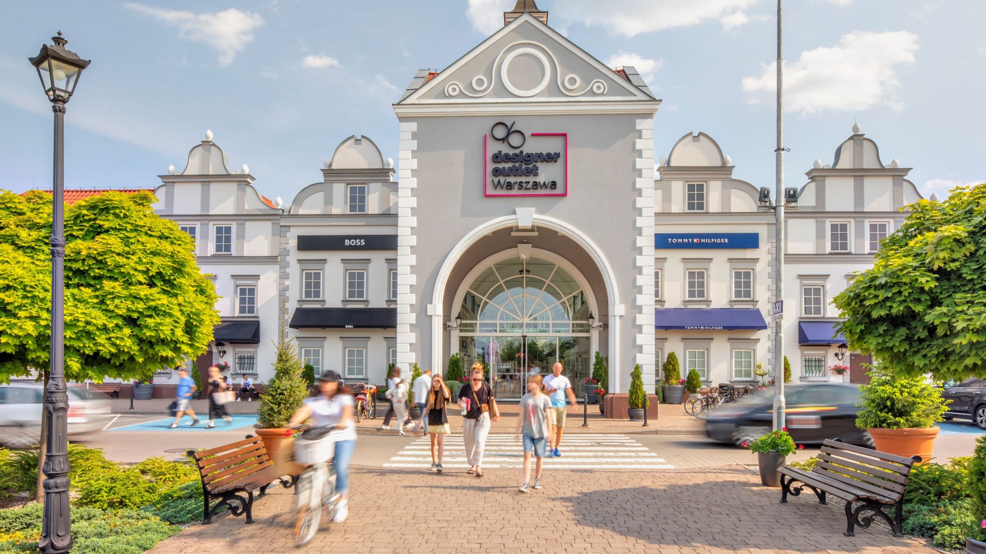 Main entrance of Designer Outlet Warsaw