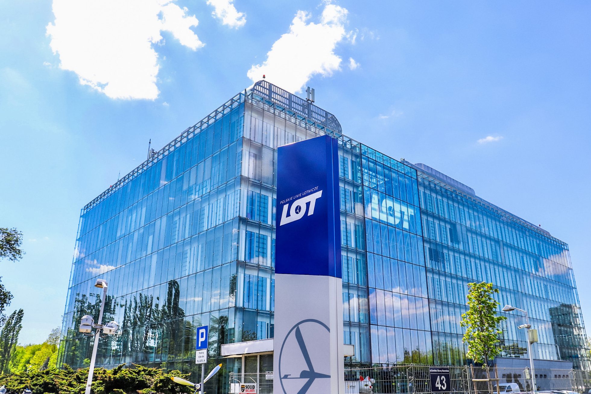 PLL LOT Office Building