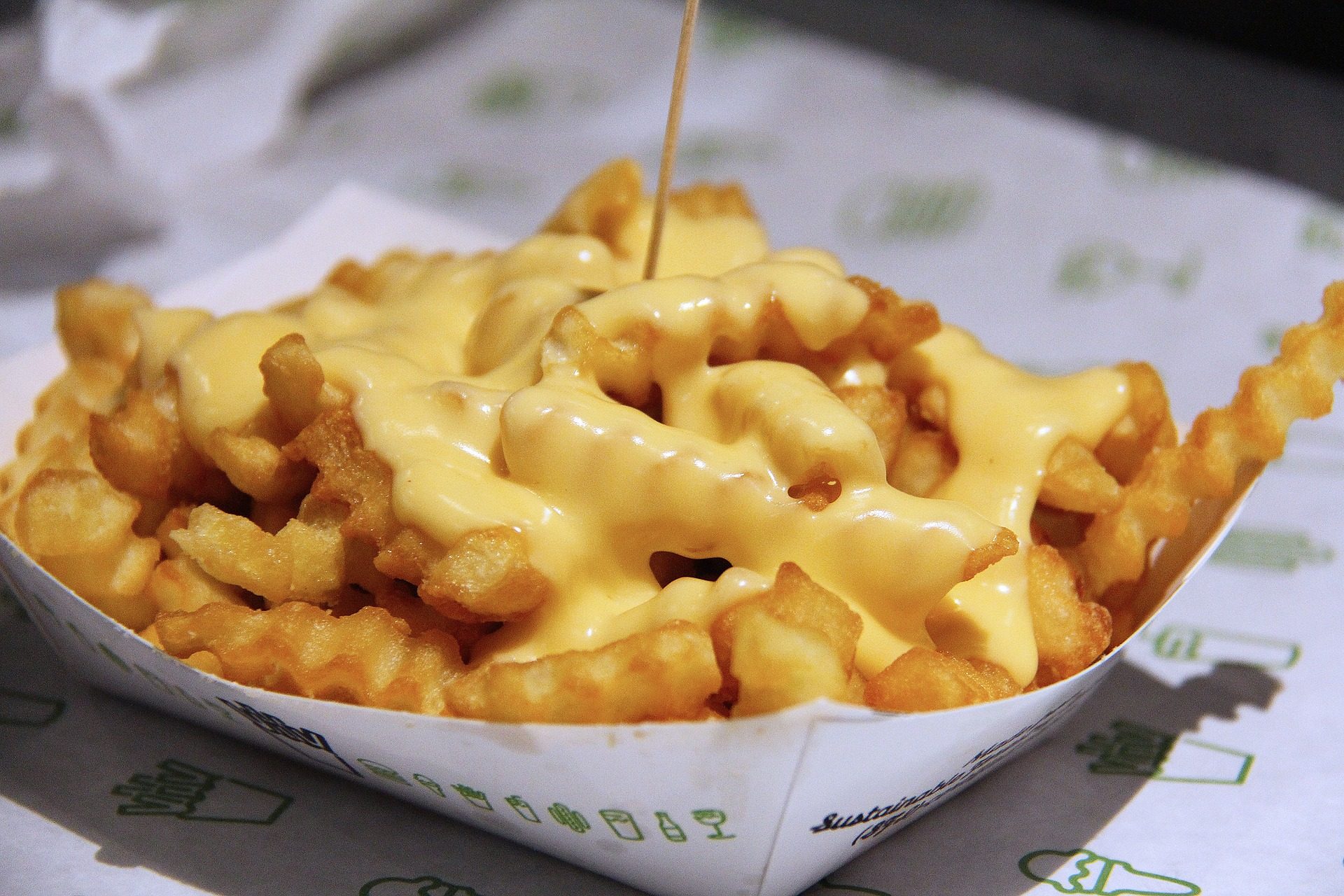 Belgian fries with classic sauce