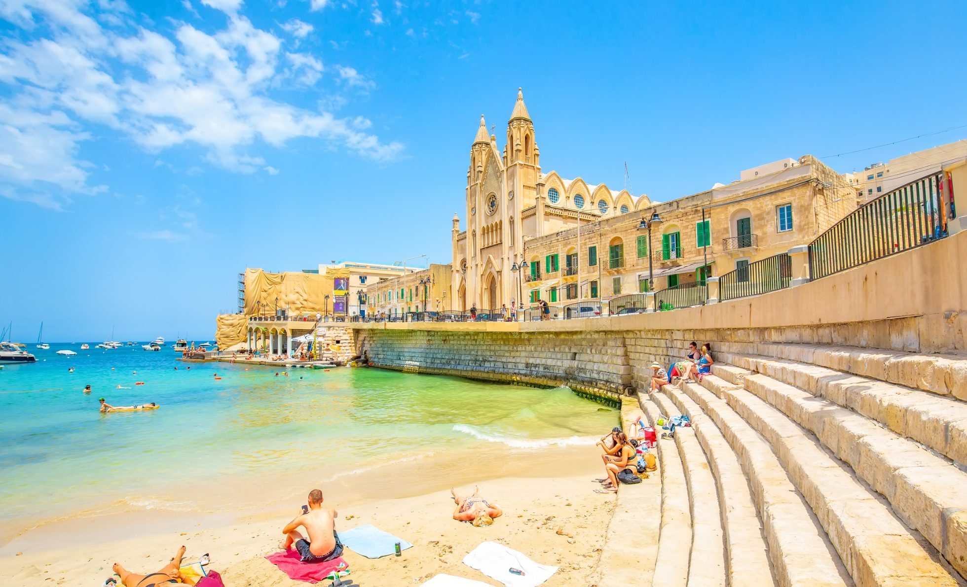 Plaża Balluta Bay w mieście St Julian's, Malta