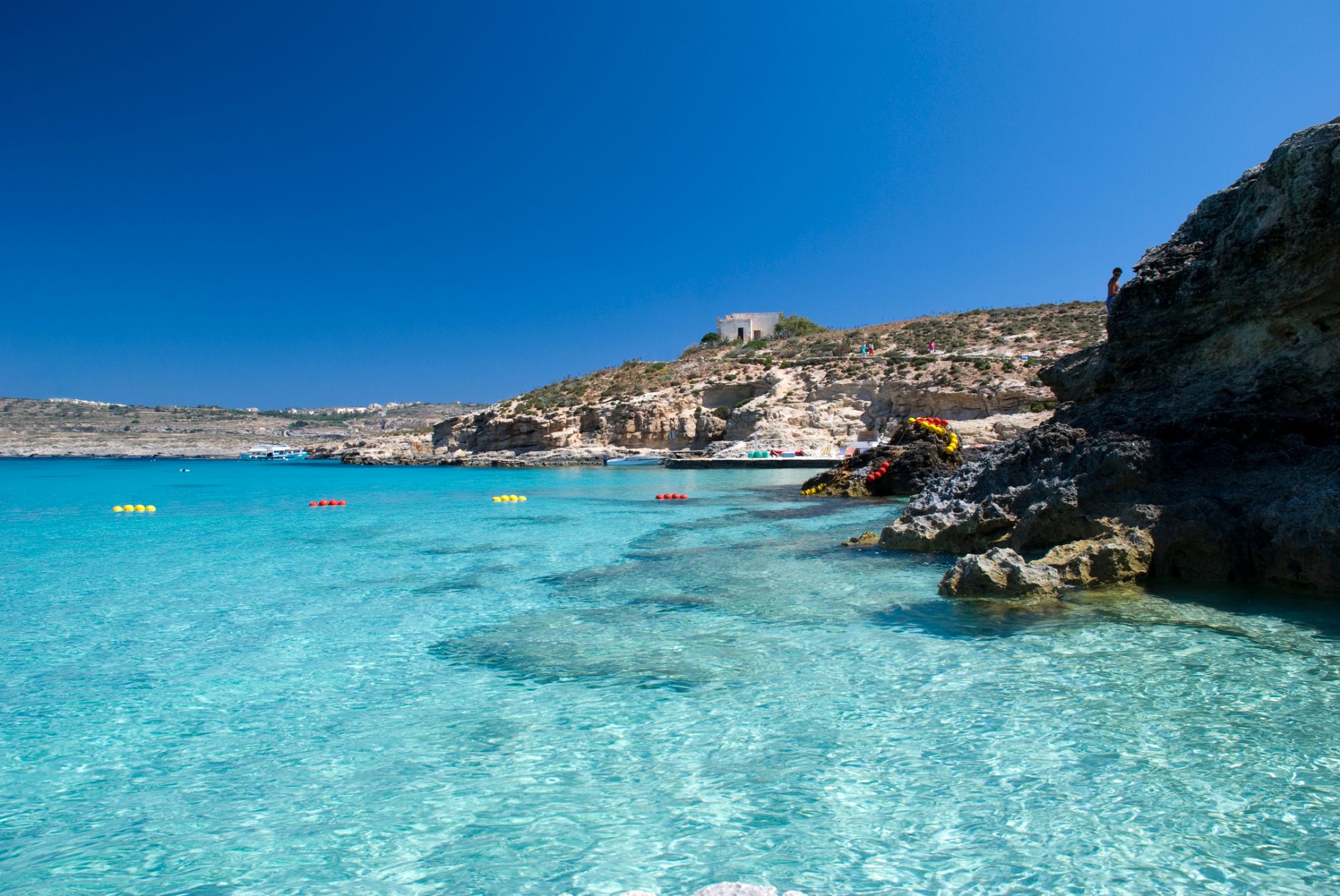 Widok na Blue Lagoon Bay na Comino na Malcie