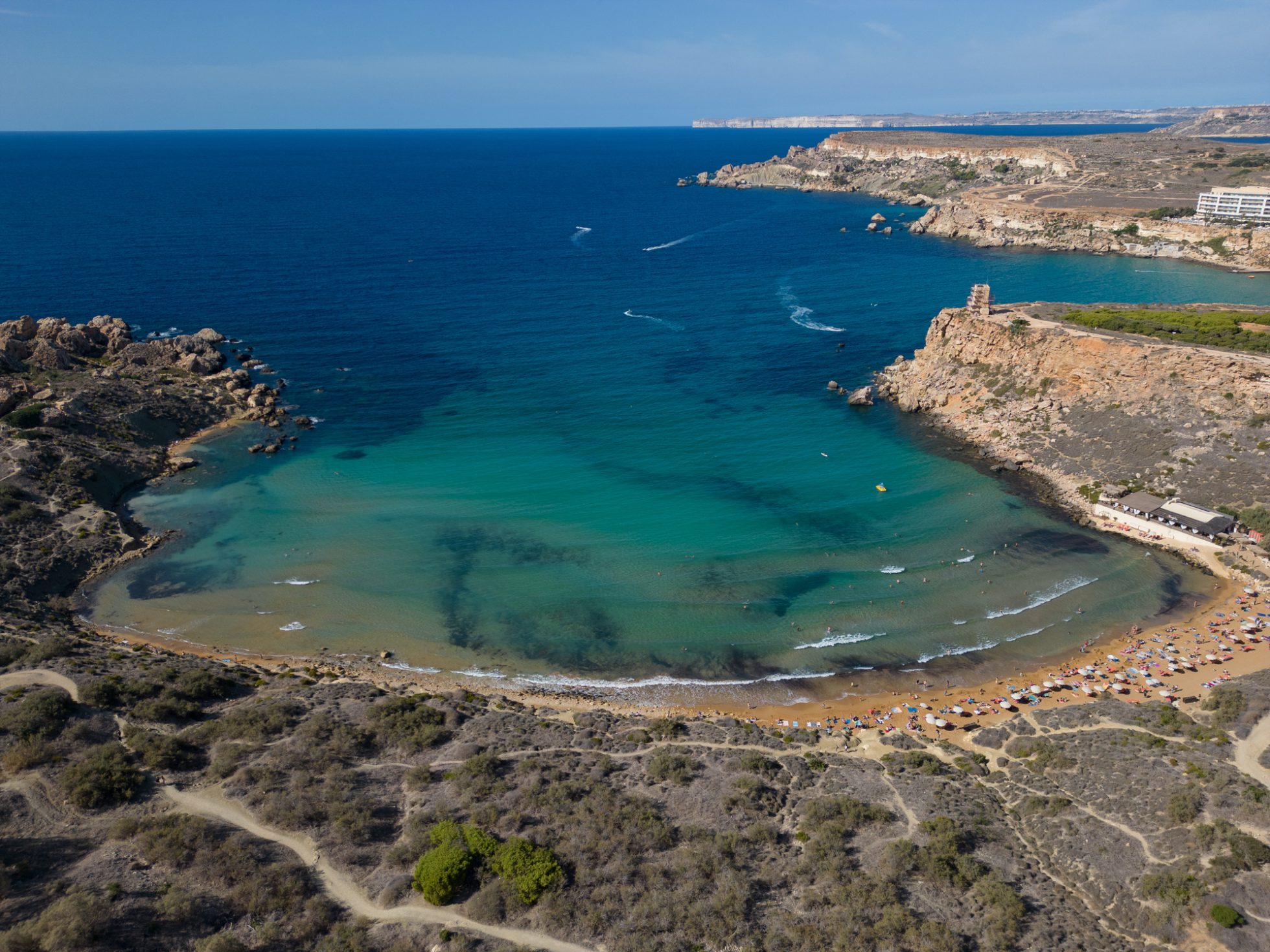 Widok na Ghajn Tuffieha Bay (Riviera beach) na Malcie 