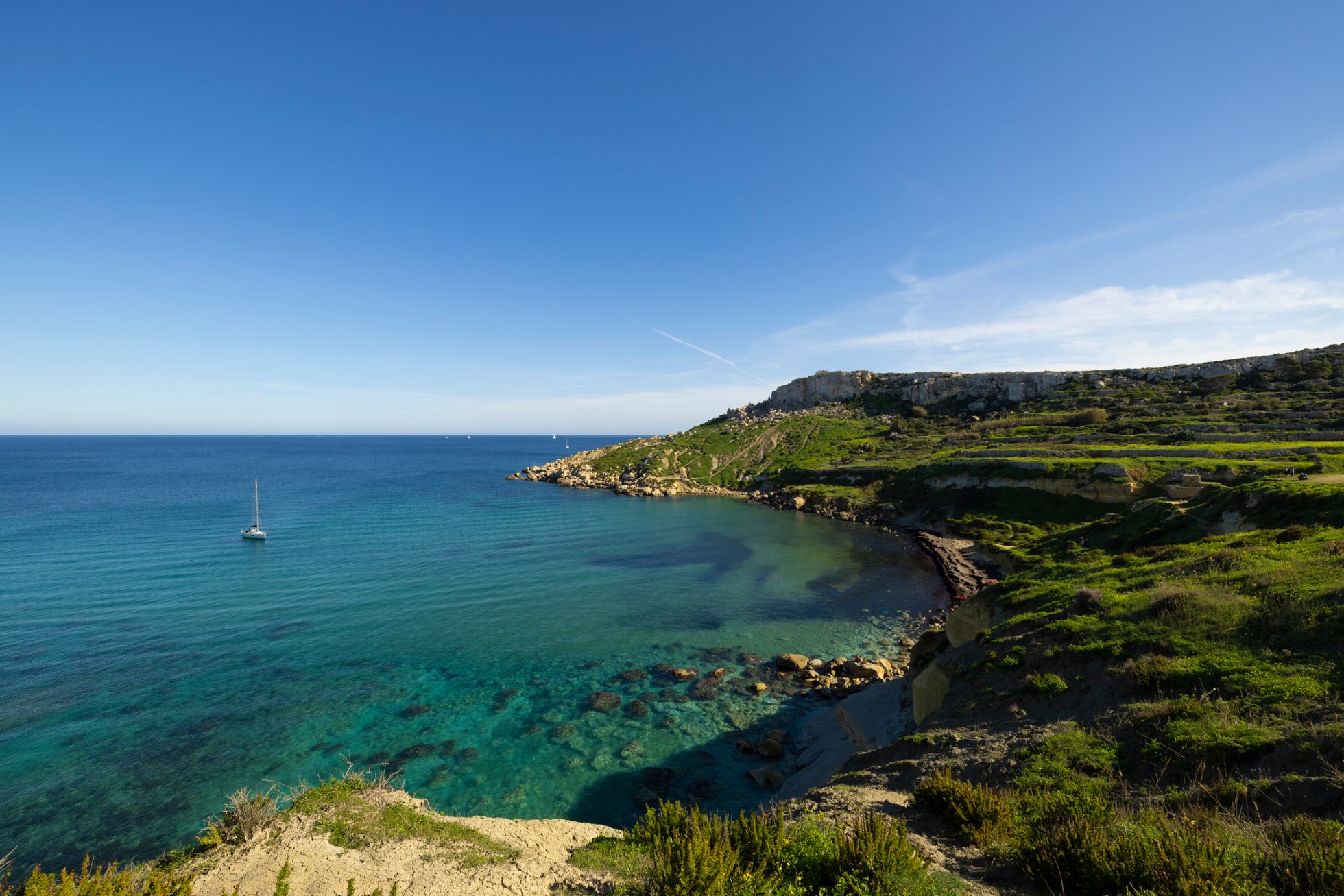 Zatoka Navagio i plaża wraku statku latem. Najbardziej znany naturalny punkt orientacyjny Zakynthos, greckiej wyspy na Morzu Jońskim