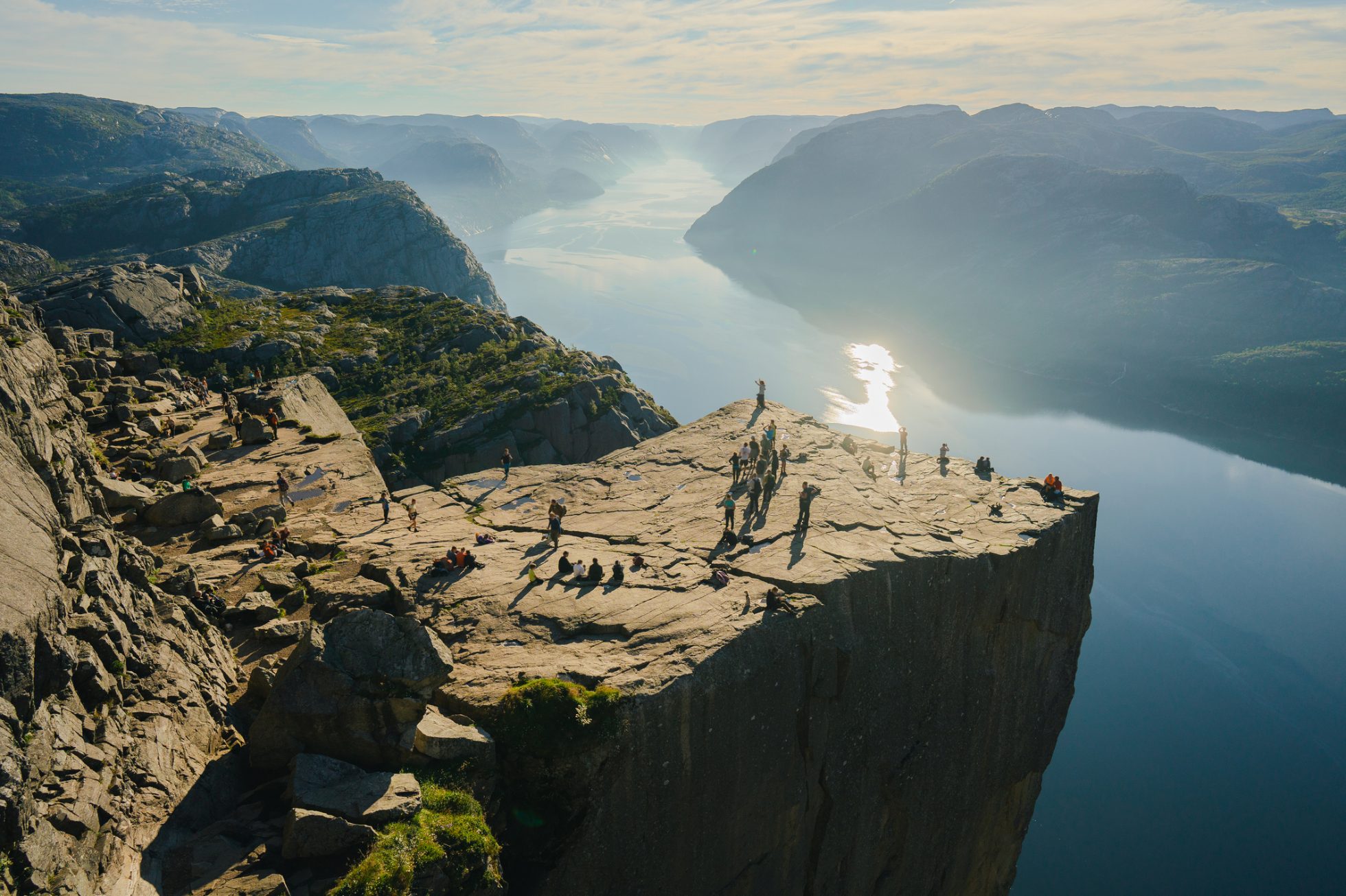 Widok z góry na Preikestolen nad Lysefjorden w Norwegii