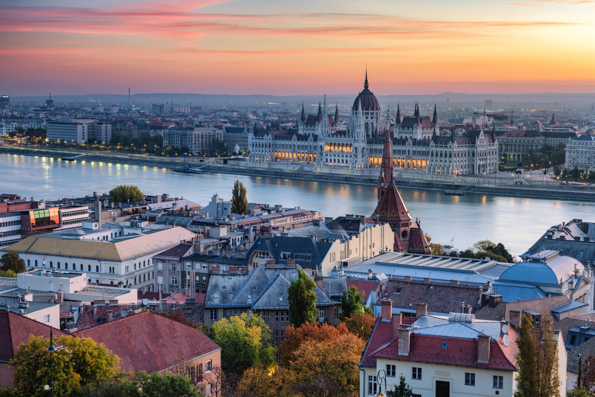 Widok na zabytkowy budynek w Budapeszcie, Węgry.