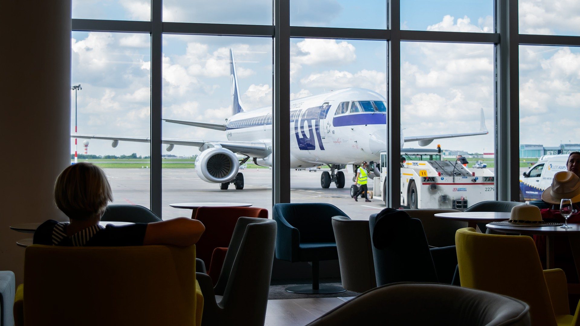 view of the LOT plane through the window of the Mazurek Business Lounge