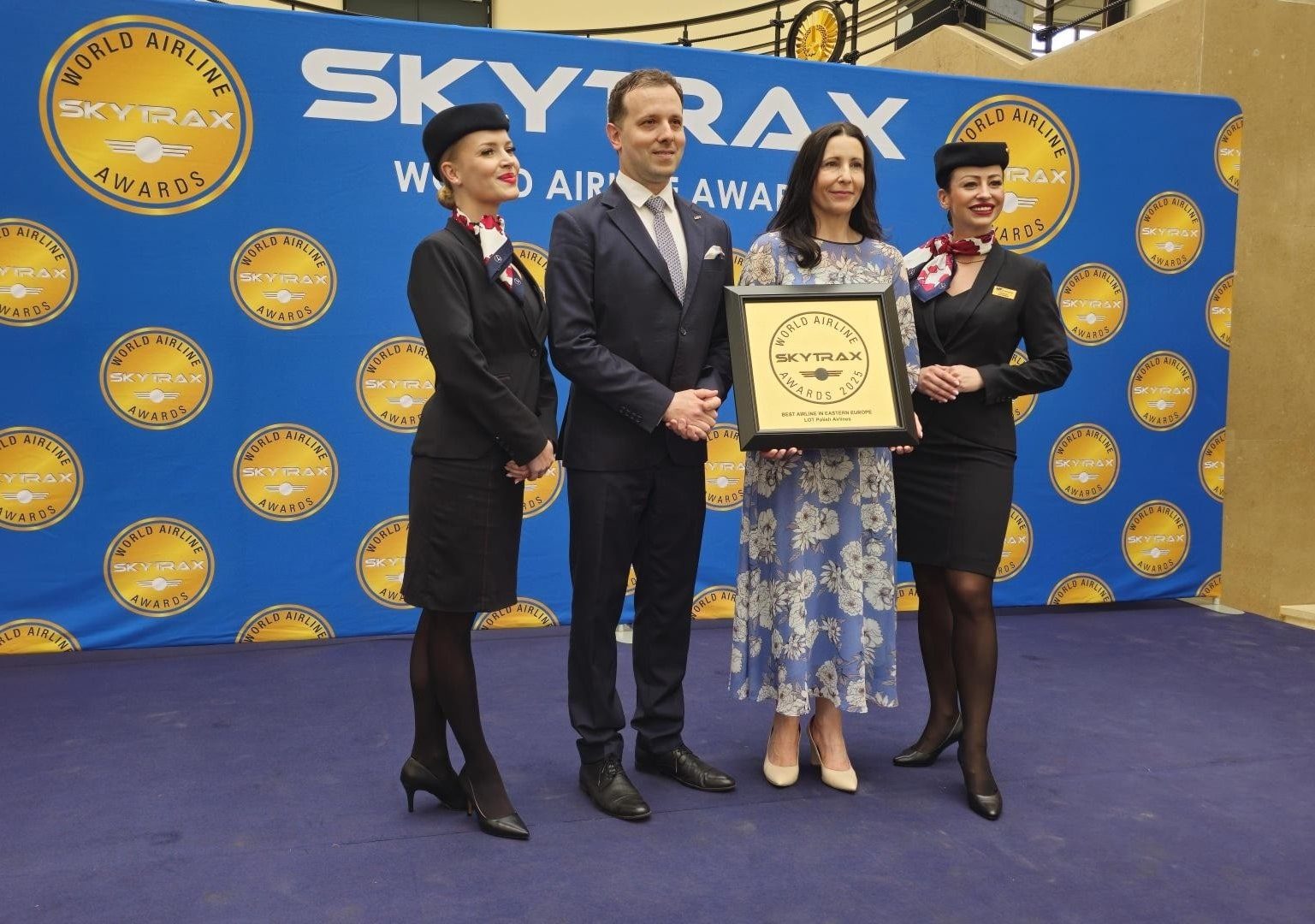 Dorota Dmuchowska and Robert Ludera receive prestigious award for LOT from Skytrax for best airline in Eastern Europe
