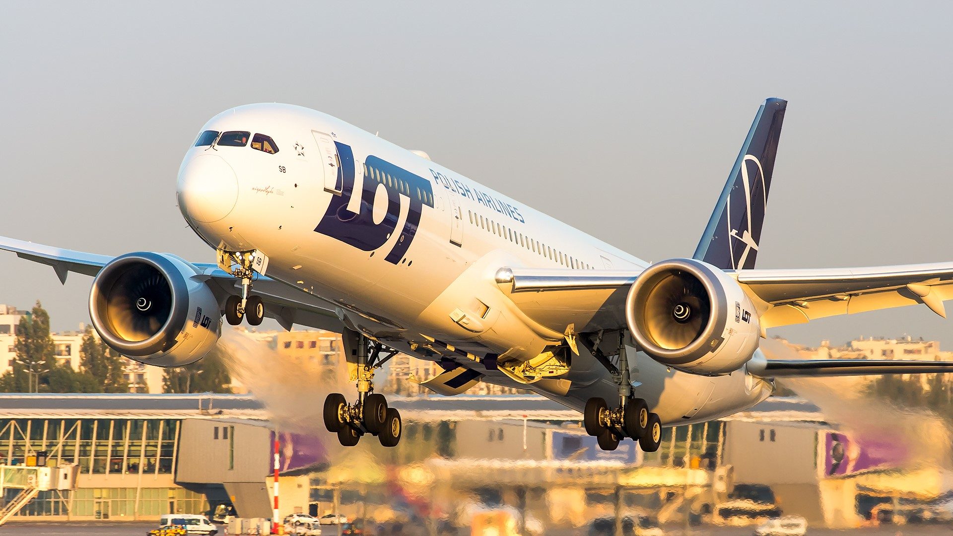 Departure of Boeing 787 during sunset