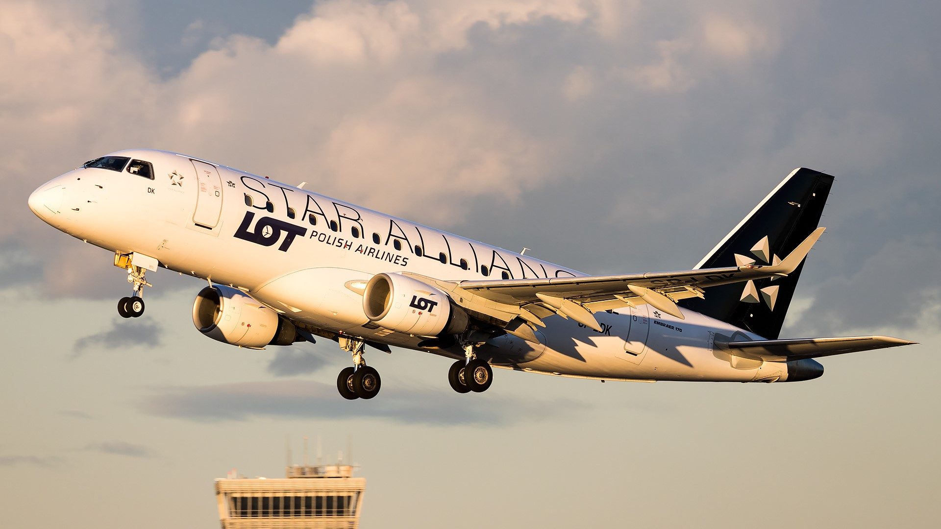 Embraer 170 w malowaniu Star Alliance