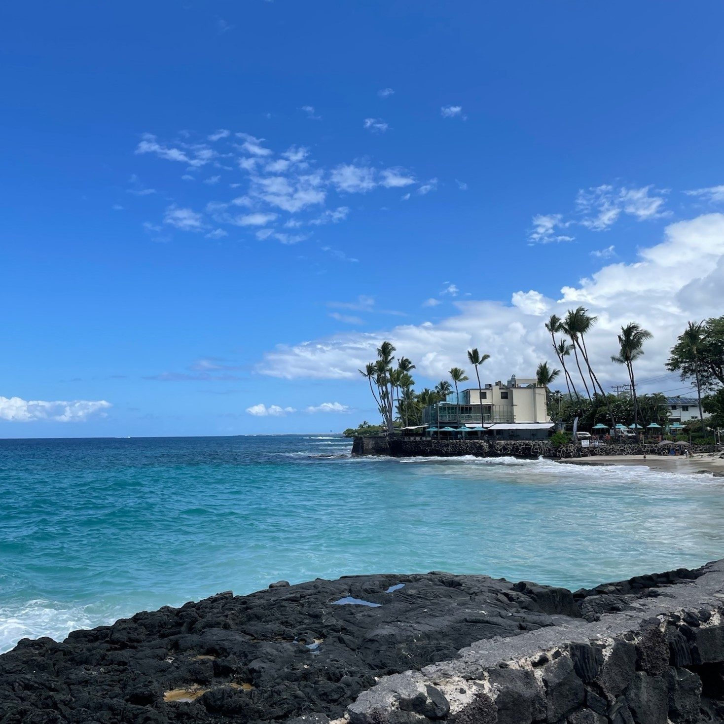 Widok z plaży Magic Sand na Kona