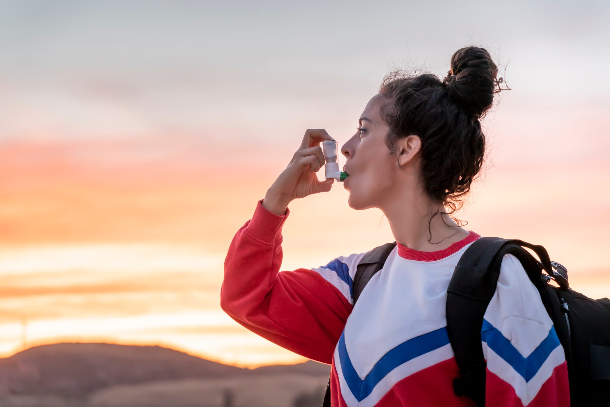 Woman with asthma while traveling