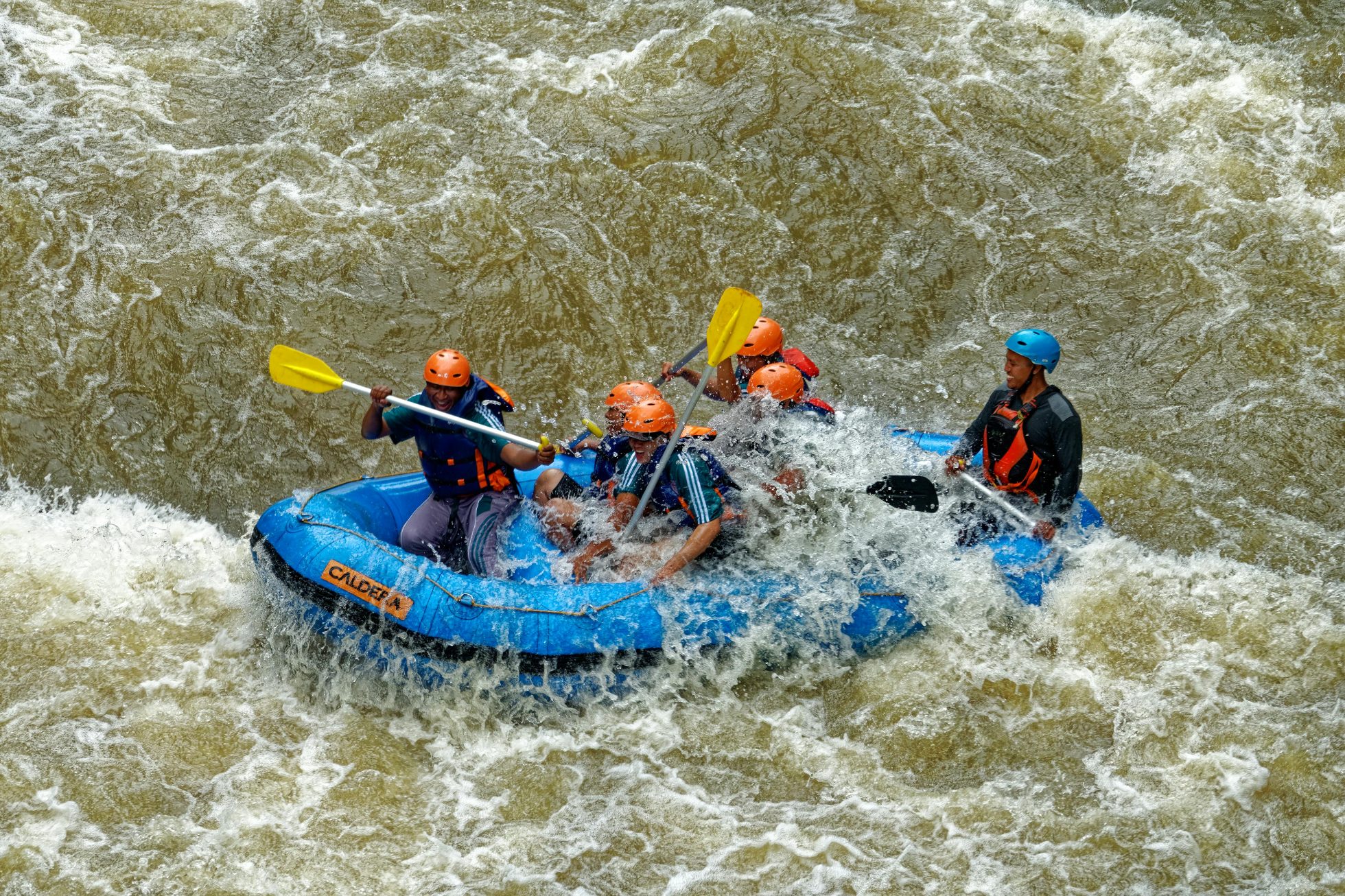 Ludzie na raftingu